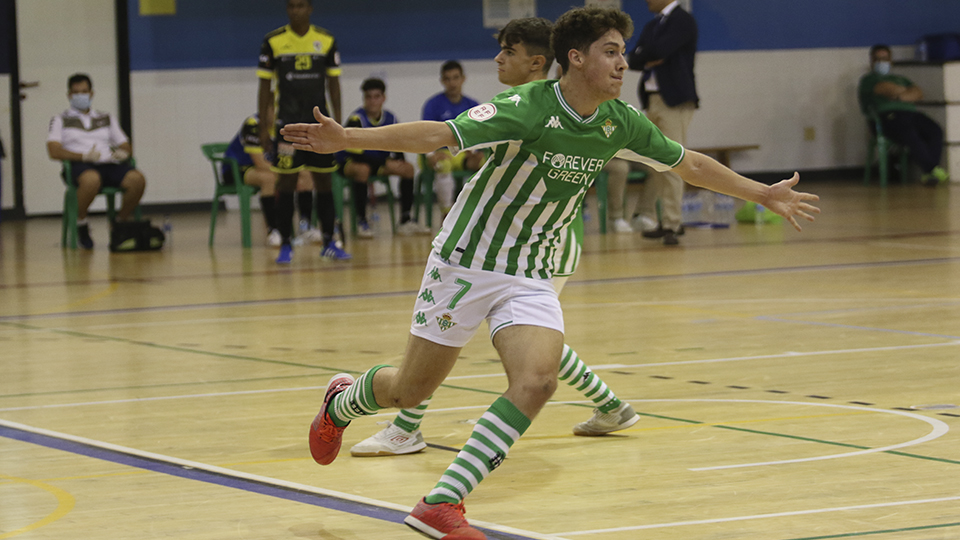 Guido, jugador del Real Betis Futsal B, celebra un gol.