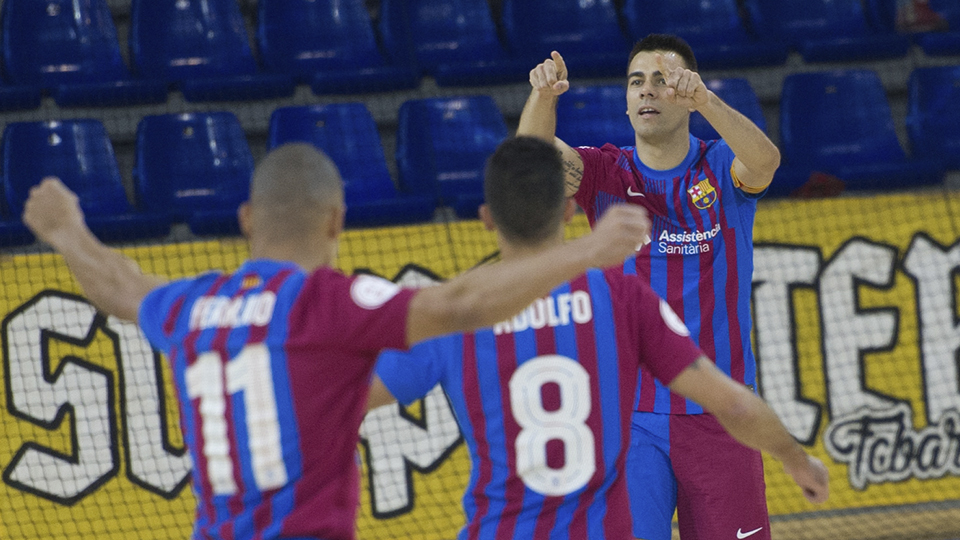 Los jugadores del Barça celebran un tanto.