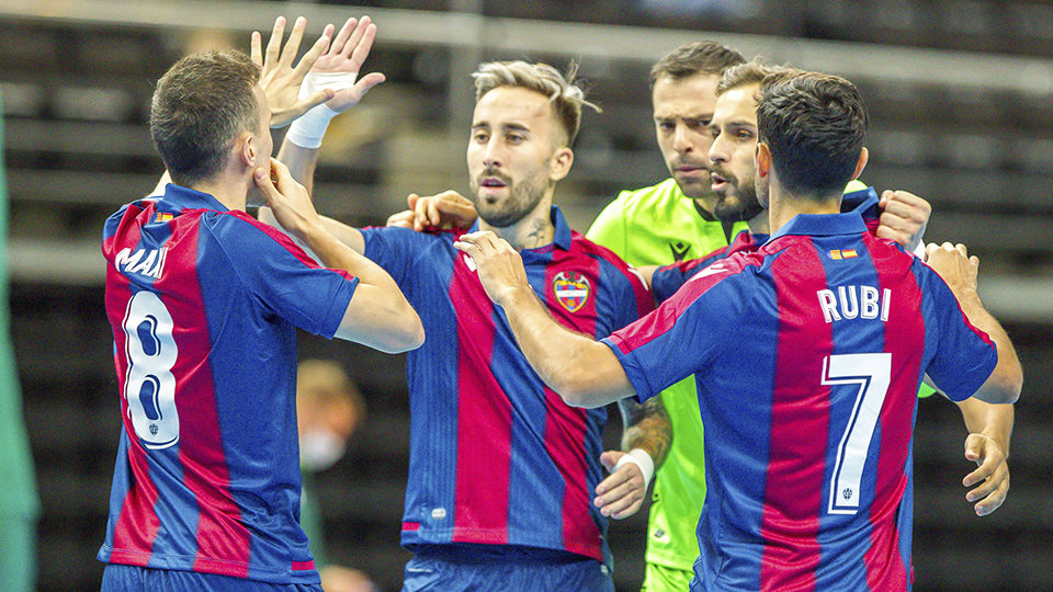 Los jugadores del Levante UD FS festejan un gol. (Foto: Kauno Zalgiris)