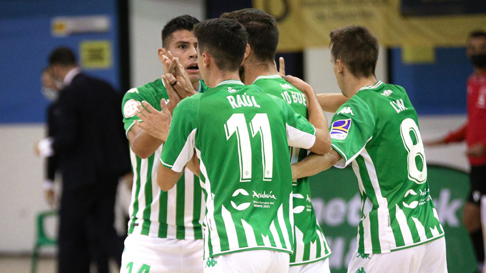 Los jugadores del Real Betis Futsal celebran un gol