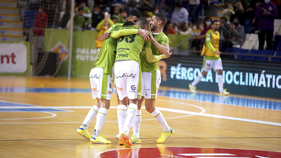 Los jugadores del Palma Futsal festejan un gol.