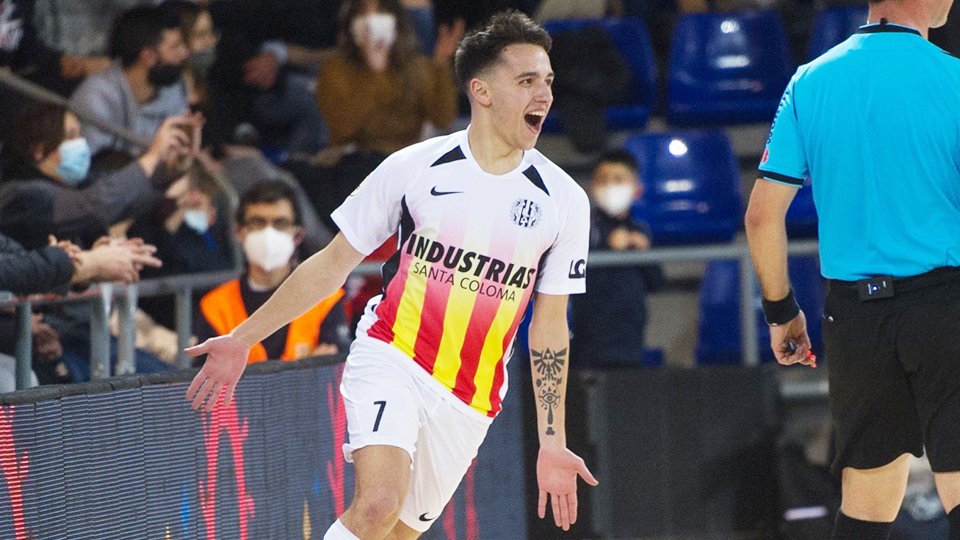 David Peña, de Industrias Santa Coloma, celebra un gol