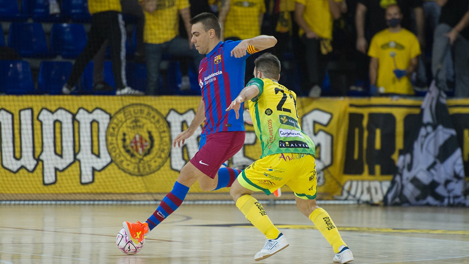 Sergio Lozano, del Barça, con el balón.