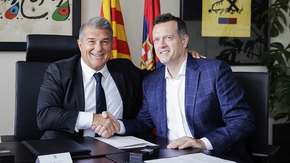 Jesús Velasco, entrenador del Barça, junto a Joan Laporta, presidente del club