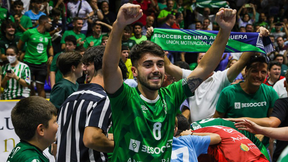 David Velasco, del BeSoccer UMA Antequera, celebra el Ascenso (Fotografía: iso100photopress)