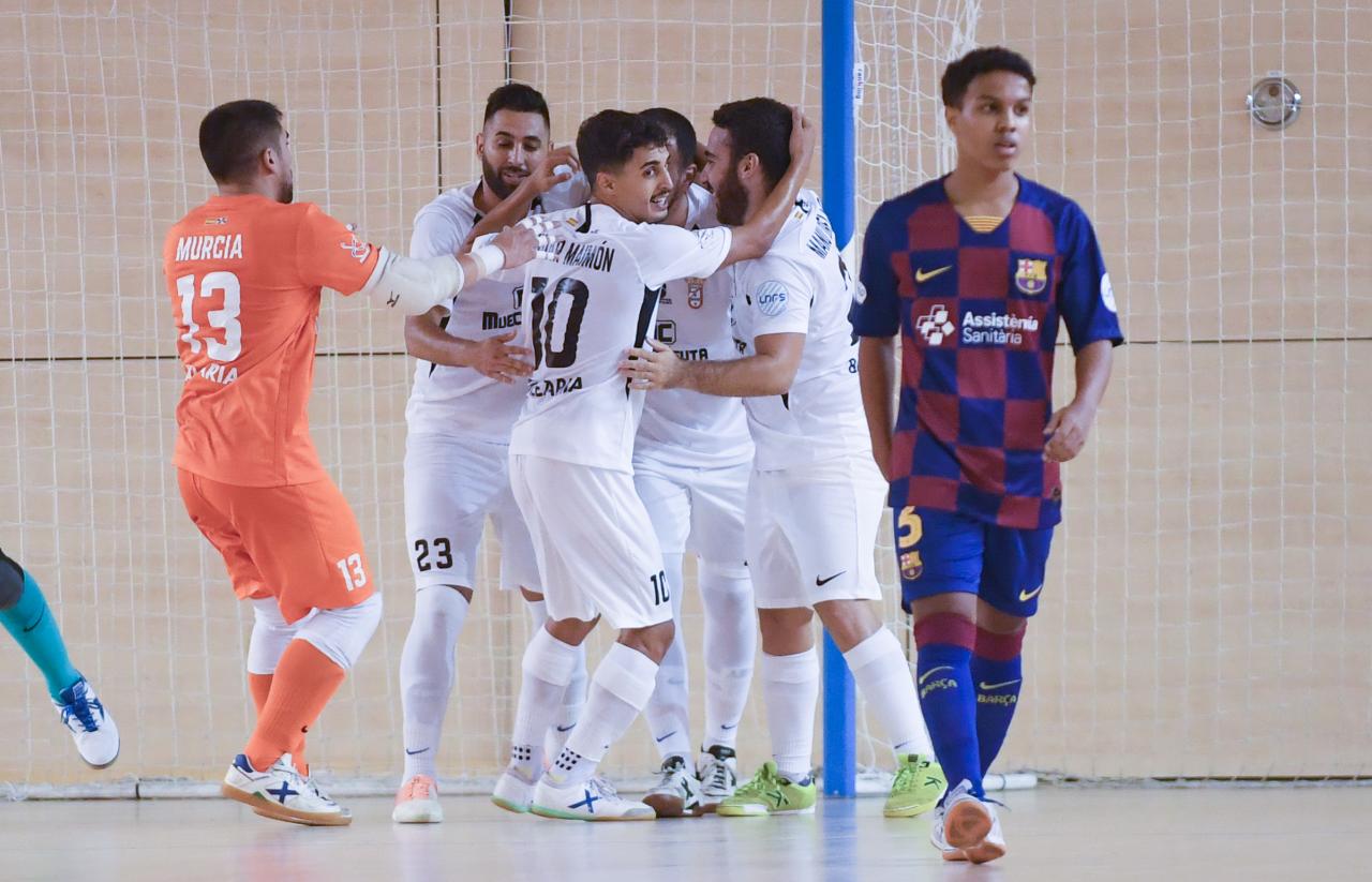 Los jugadores de la Unión África Ceutí celebran un tanto ante el Barça B.