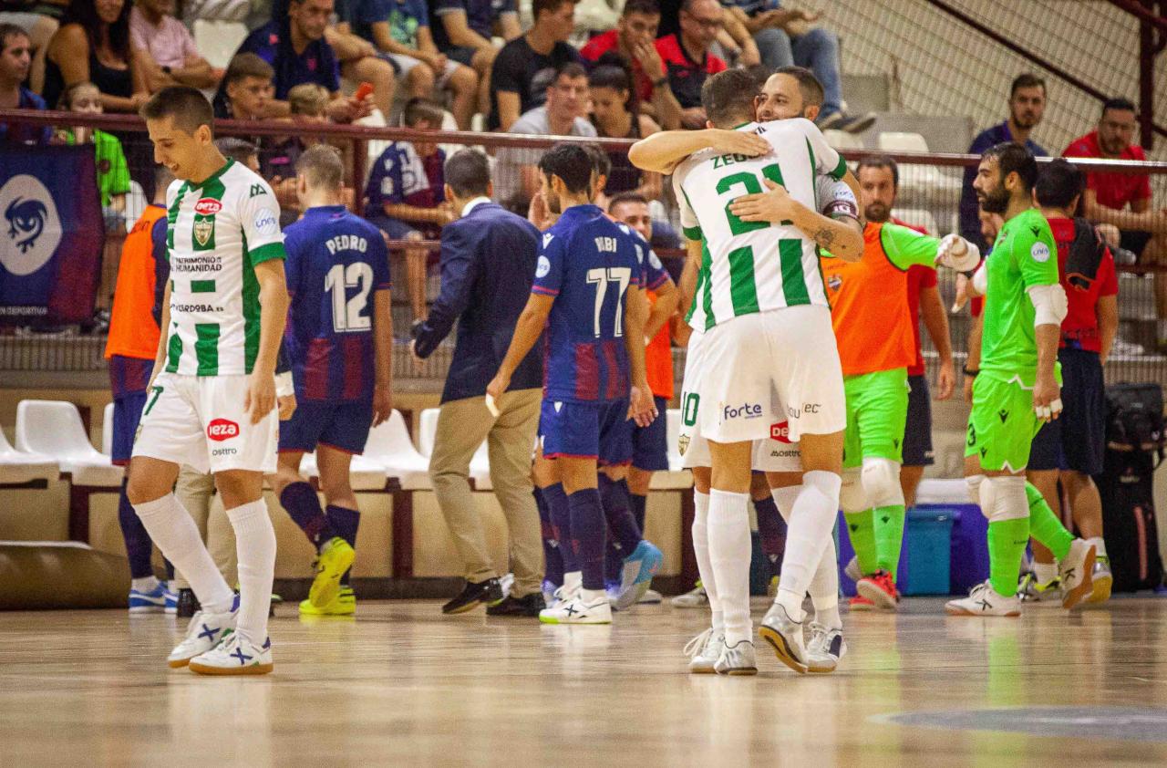 Los jugadores del Córdoba Patrimonio de la Humanidad celebran un tanto