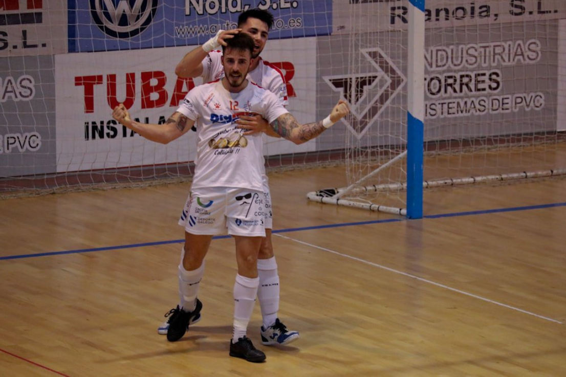 Daniel Colorado, Noia Portus Apostoli, celebra un gol. 