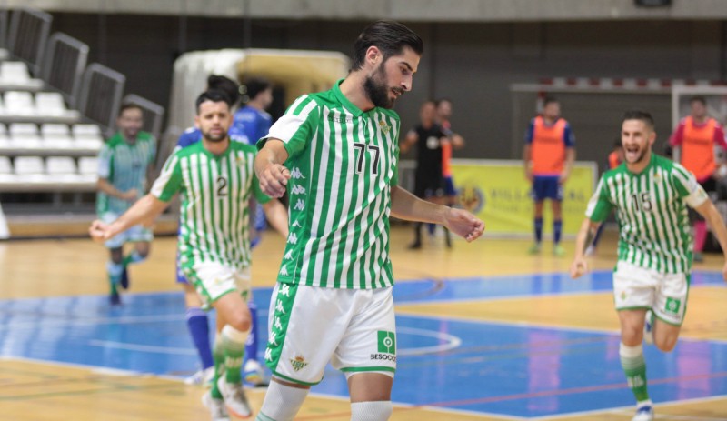 Emilio Buendía, del Real Betis Futsal, celebra un gol