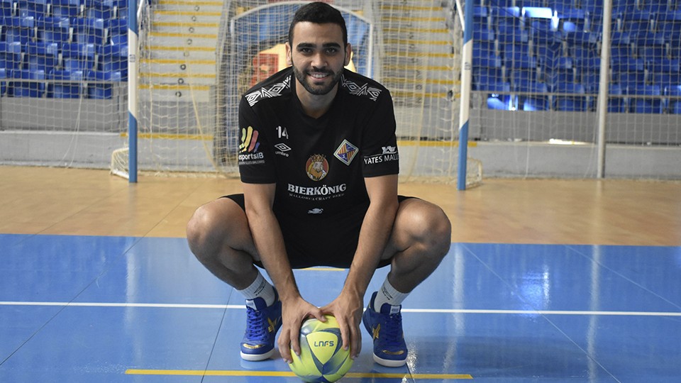 Tomaz, jugador de Palma Futsal, posa en Son Moix