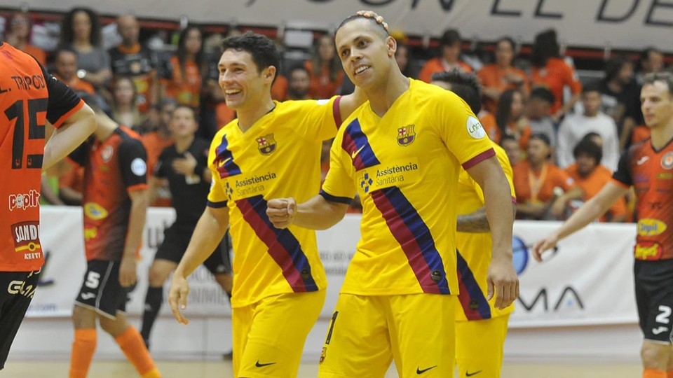 Ferrao del Barça celebra un tanto junto a Roger
