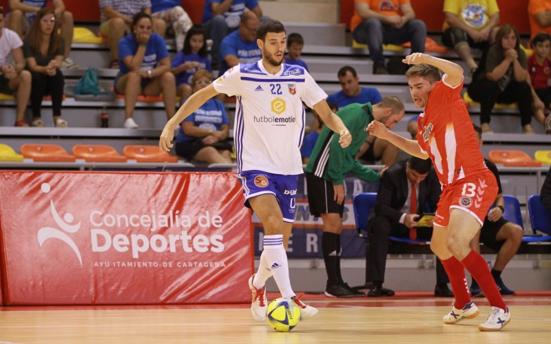 Trasobares, jugador del Futbol Emotion Zaragoza, durante un partido