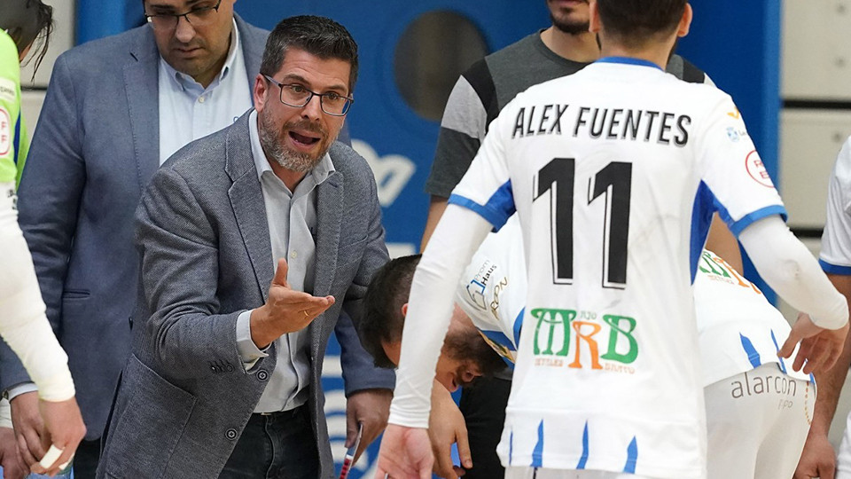 Rubén Barrios, entrenador del CD Leganés, durante un partido