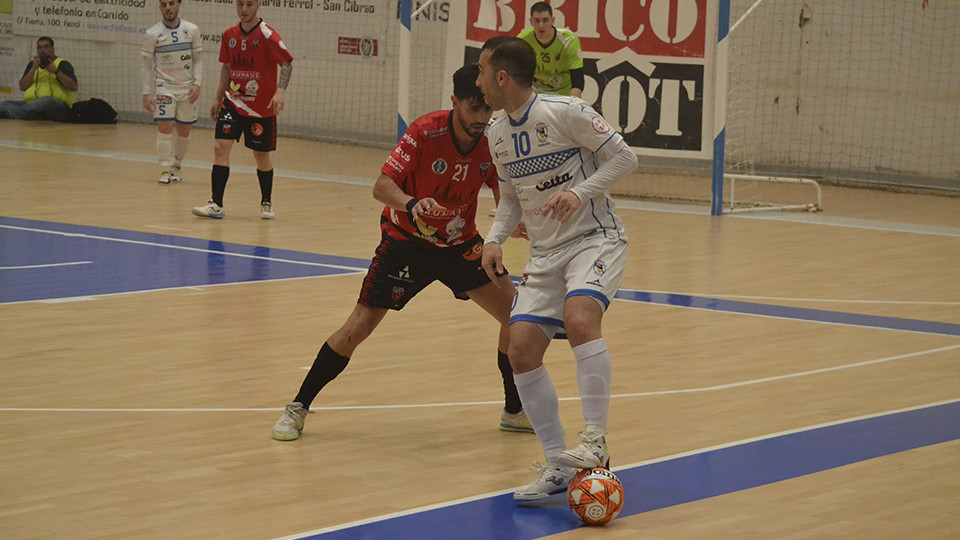 Adri, ala de O Parrulo Ferrol, en el encuentro frente a Sala 10 Zaragoza