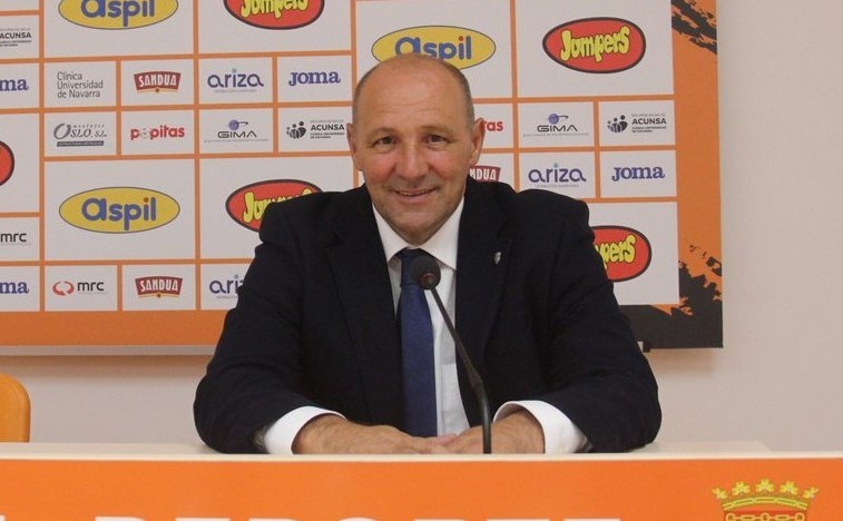 Pato, entrenador del Aspil Jumpers Ribera Navarra, en sala de prensa