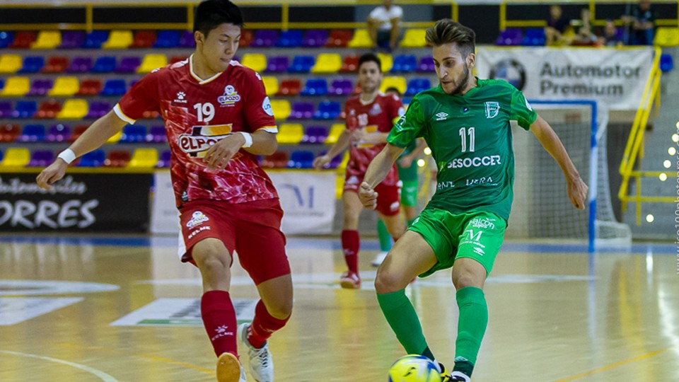 Shimizu de ElPozo Ciudad de Murcia y Álex Fuentes del BeSoccer CD UMA Antequera 