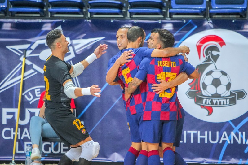 Los jugadores del Barça celebran un gol