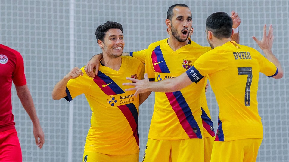 Boyis, Roger y Dyego celebran un gol del Barça 