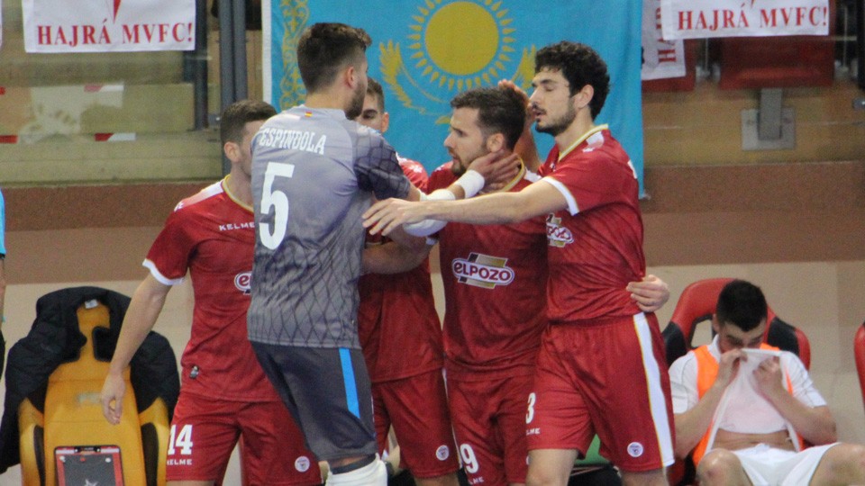 Los jugadores de ElPozo Murcia celebran un gol
