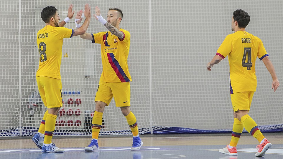 Rivillos, Adolfo y Roger celebran un gol del Barça
