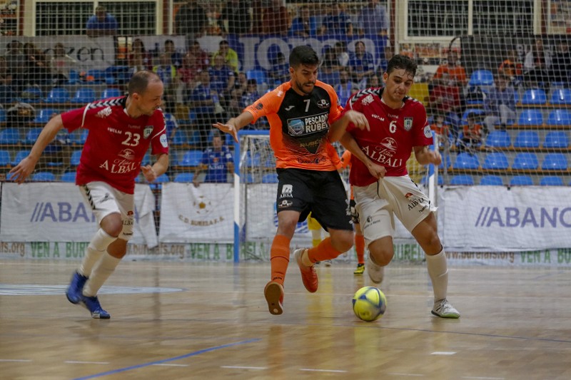 Vargas del Burela ante Nano y Juanan de Valdepeñas