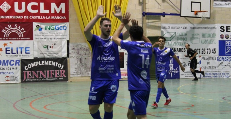 Otero, jugador del Manzanares FS, celebra un gol