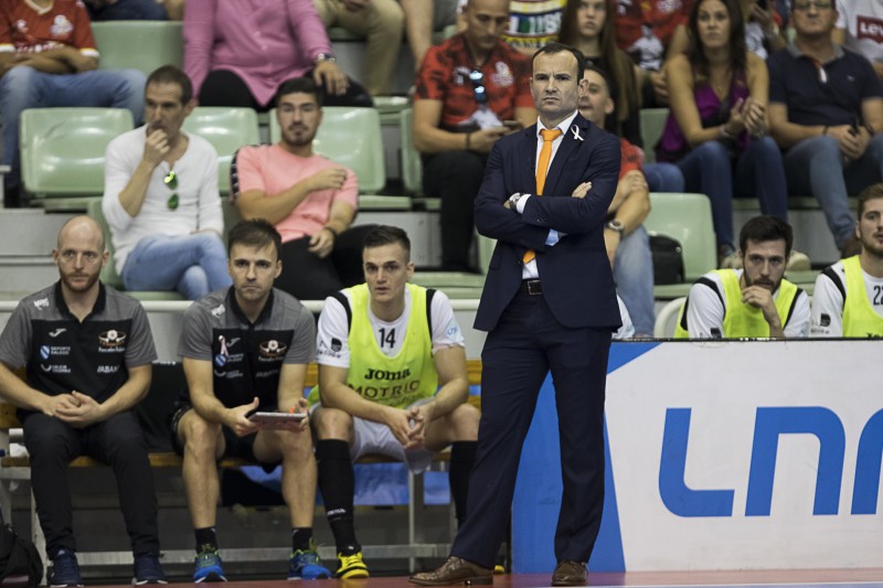 Juanma Marrube, entrenador de Pescados Rubén Burela, durante un partido