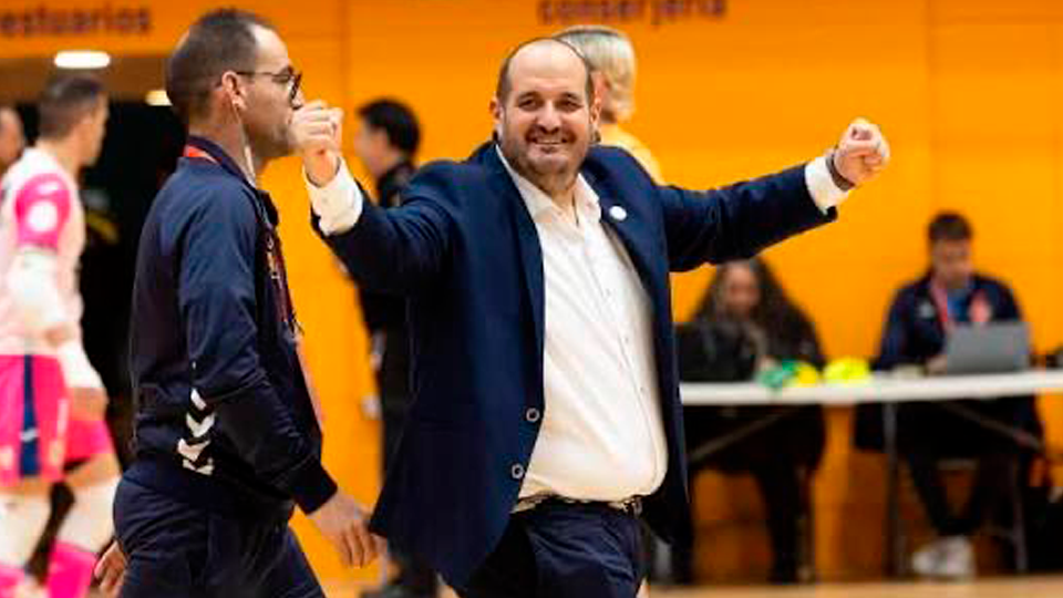 Kapu, nuevo entrenador del CD Xota con Roberto Martil en el cuerpo técnico