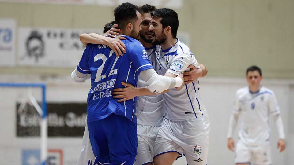 Los jugadores de O Parrulo Ferrol celebran un gol