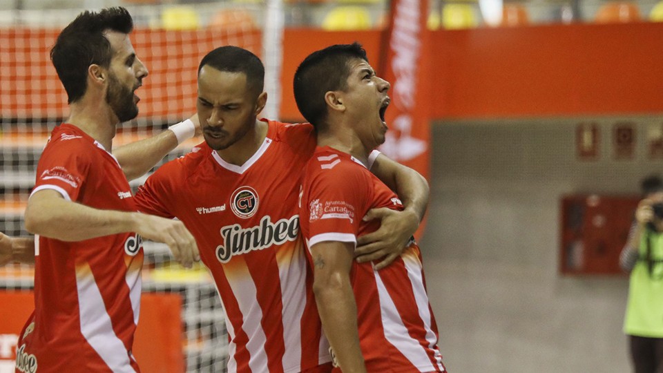 Los jugadores del Jimbee Cartagena celebran un tanto.