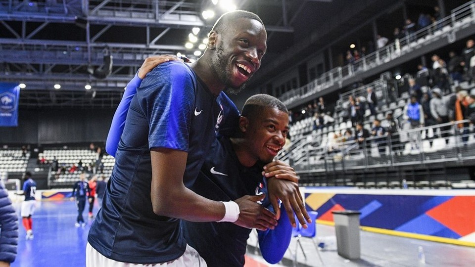 La selección de Francia celebra su clasificación