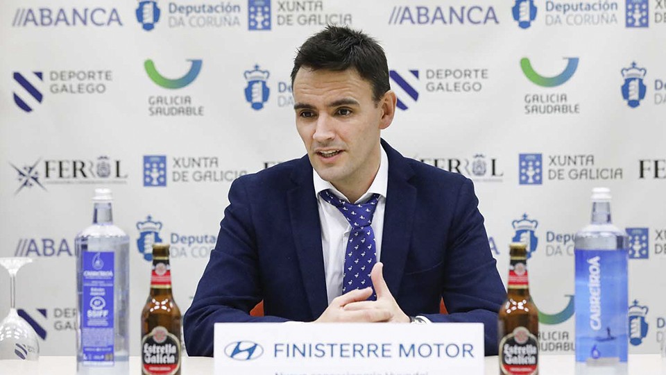 Héctor Souto, entrenador de O Parrulo Ferrol, durante una rueda de prensa.