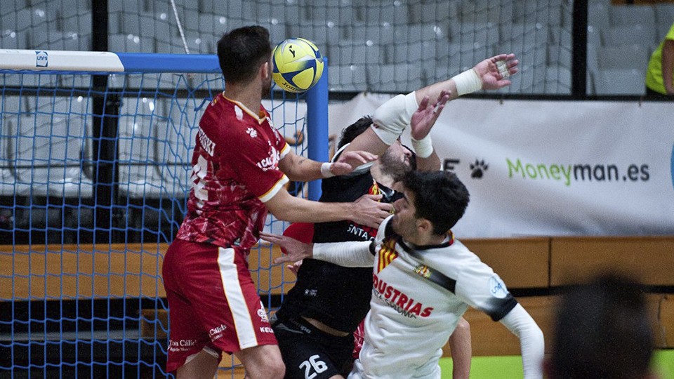 Paradynski, en la acción del gol anulado ante Industrias Santa Coloma.