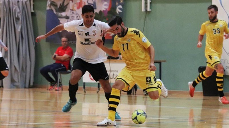 Emilio Buendía, jugador del Real Betis Futsal, ante We Casas, de la UA Ceutí.