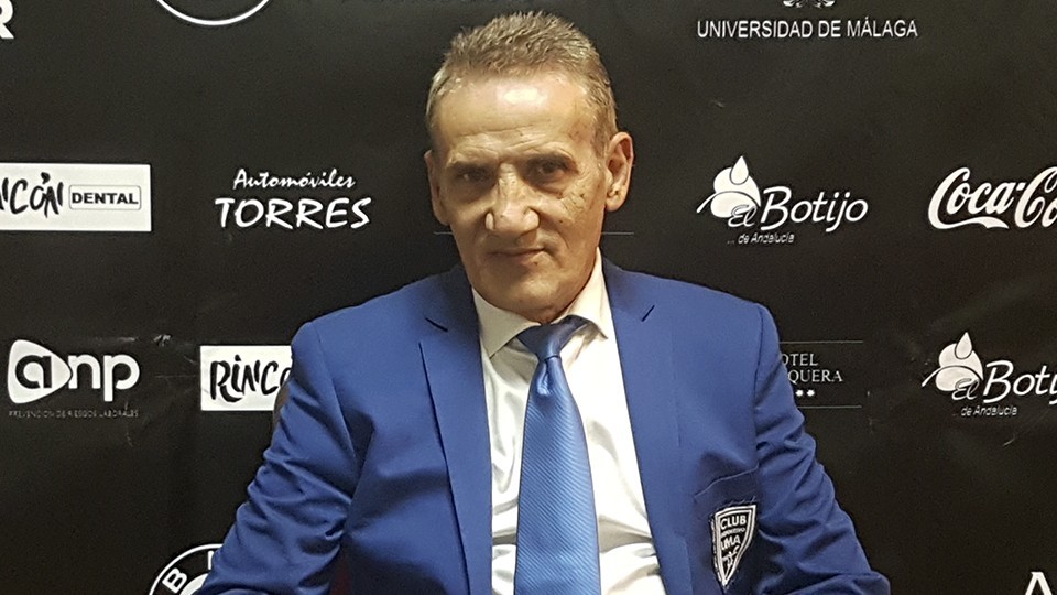 Moli, entrenador del BeSoccer CD UMA Antequera, durante una rueda de prensa.