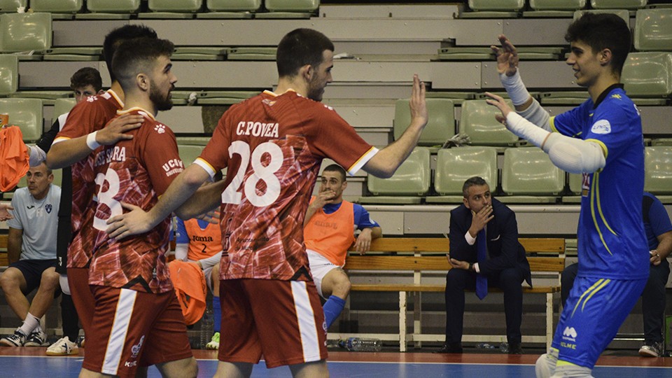 Los jugadores de ElPozo Ciudad de Murcia celebran un tanto.