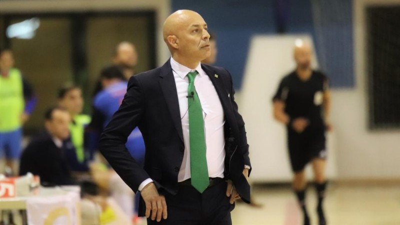 Juanito, entrenador del Real Betis Futsal, durante un encuentro.