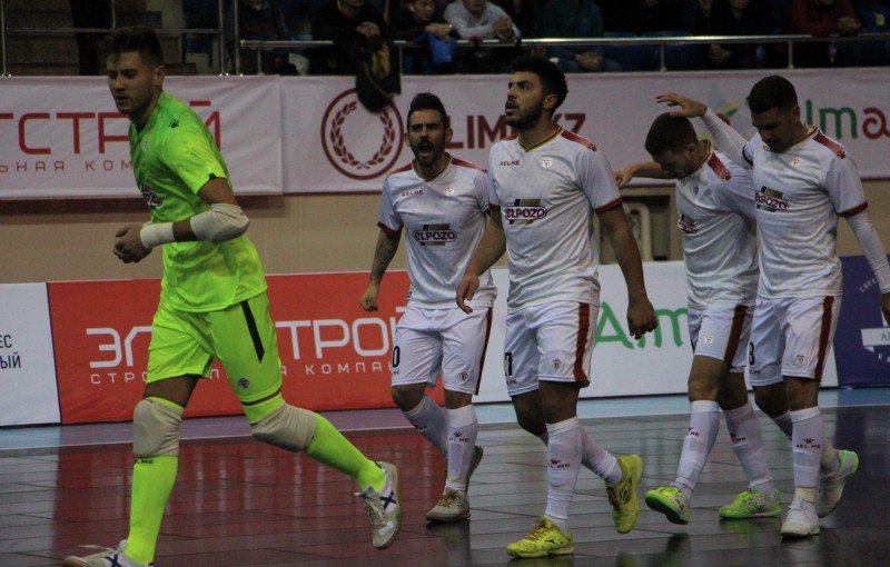 Los jugadores de ElPozo Murcia celebran un gol durante la UEFA Futsal Champions League