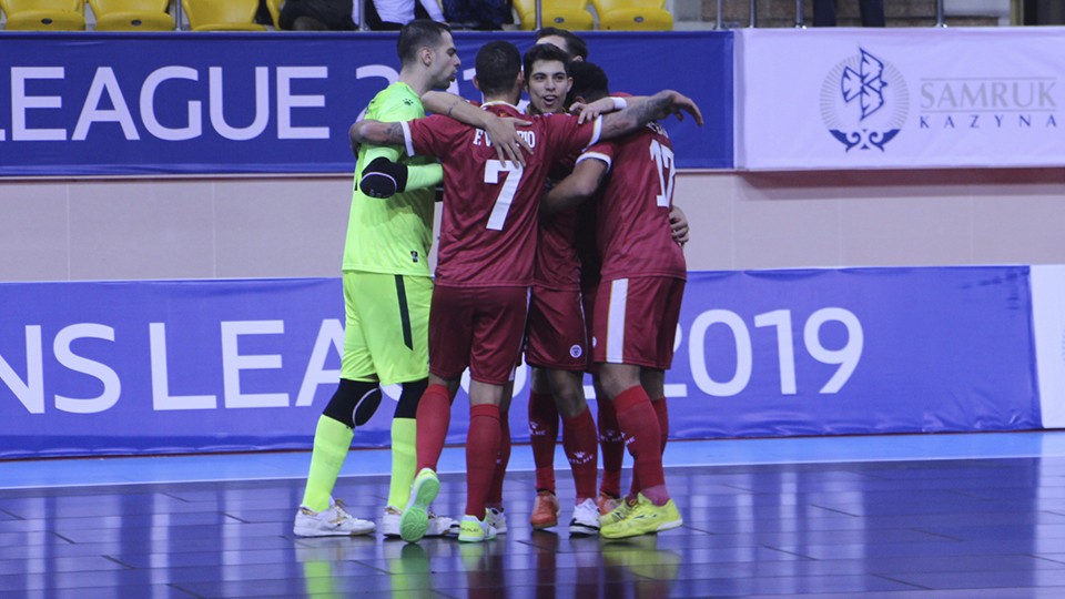 Los jugadores de ElPozo Murcia celebran un tanto.