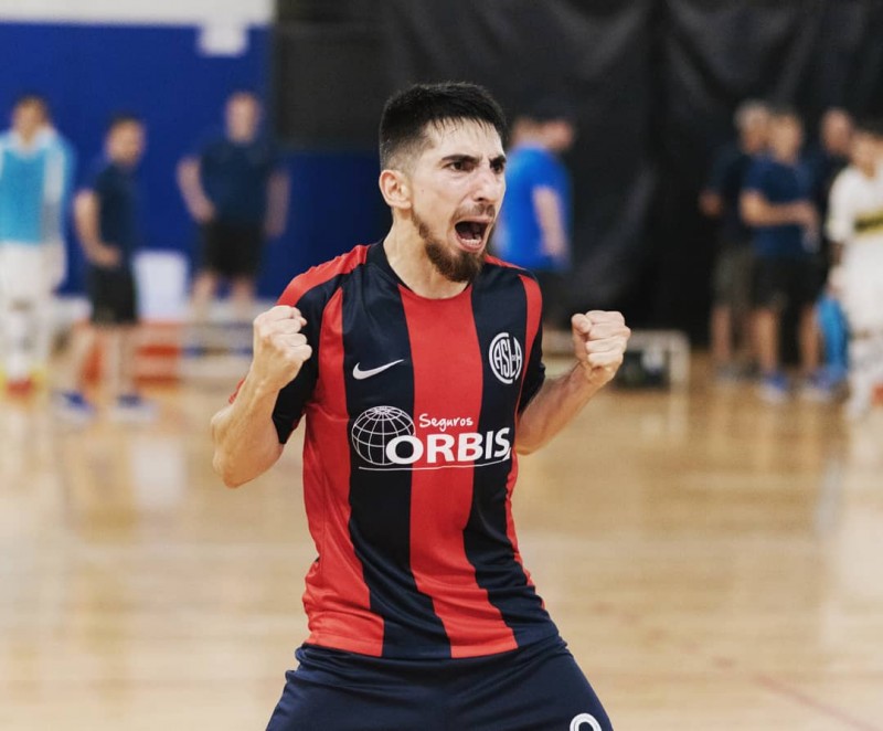 Lucas Bolo, de San Lorenzo, celebra un gol en la Liga de Argentina