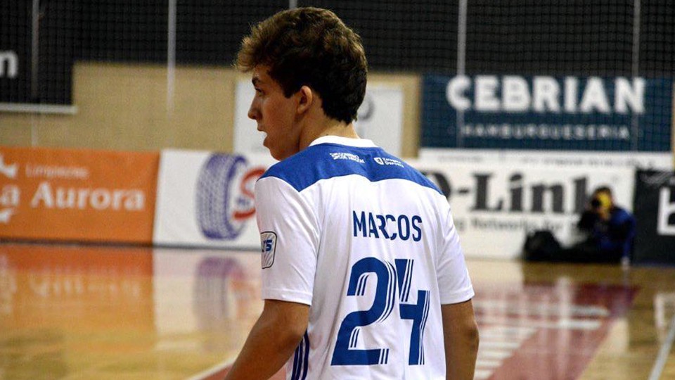 Mrcos Forga, jugador del Fútbol Emotion Zaragoza, durante un encuentro.