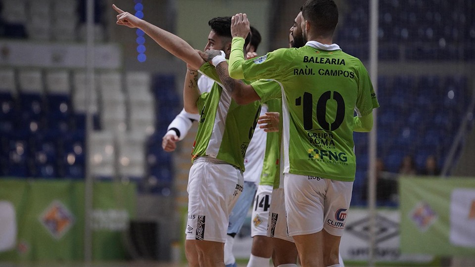 Joaki, jugador del Palma Futsal, celebra un tanto.