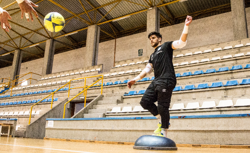 Brais, portero del Santiago Futsal, durante un entrenamiento