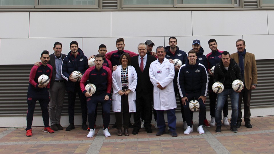 ElPozo Murcia visita a los niños ingresados en el Hospital La Vega