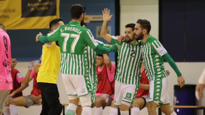 Los jugadores del Real Betis Futsal celebran un tanto.