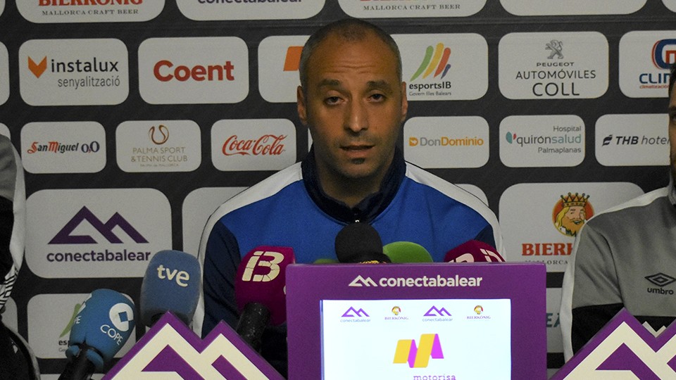 Vadillo, entrenador de Palma Futsal, durante una rueda de prensa.