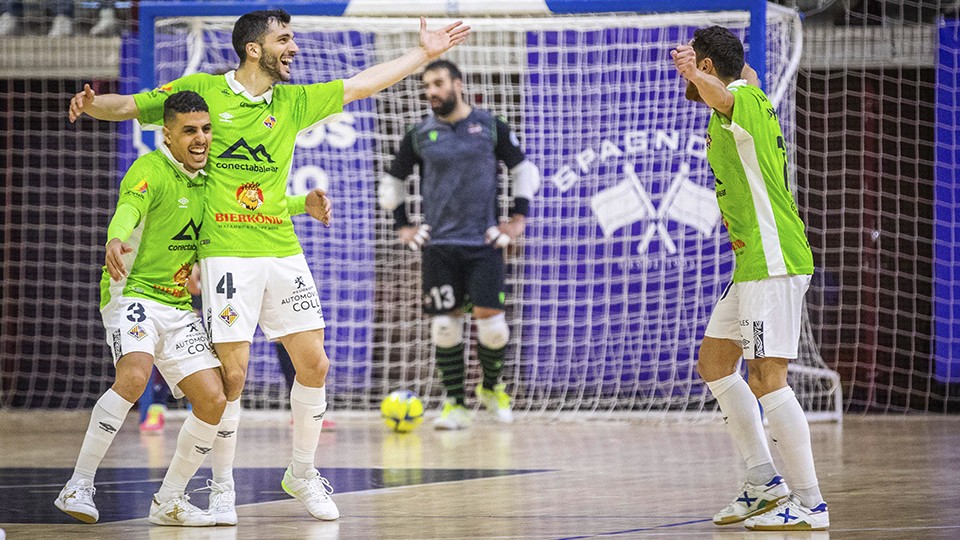 Los jugadores del Palma Futsal celebran un tanto.