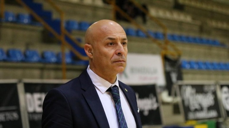 Juanito, entrenador del Real Betis Futsal, durante un encuentro.