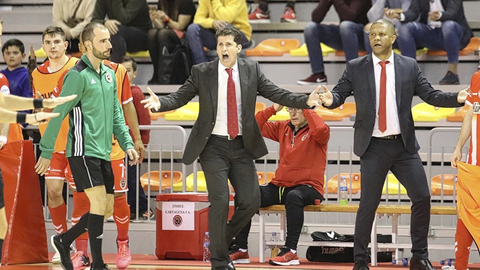 Duda, entrenador del Jimbee Cartagena, durante un encuentro.