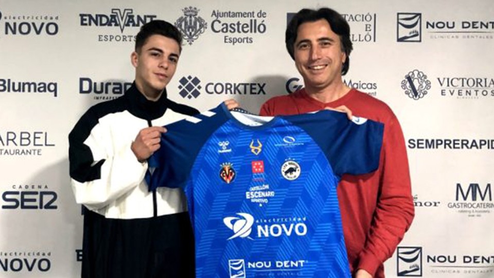 Isra, durante su presentación con Bisontes Castellón.